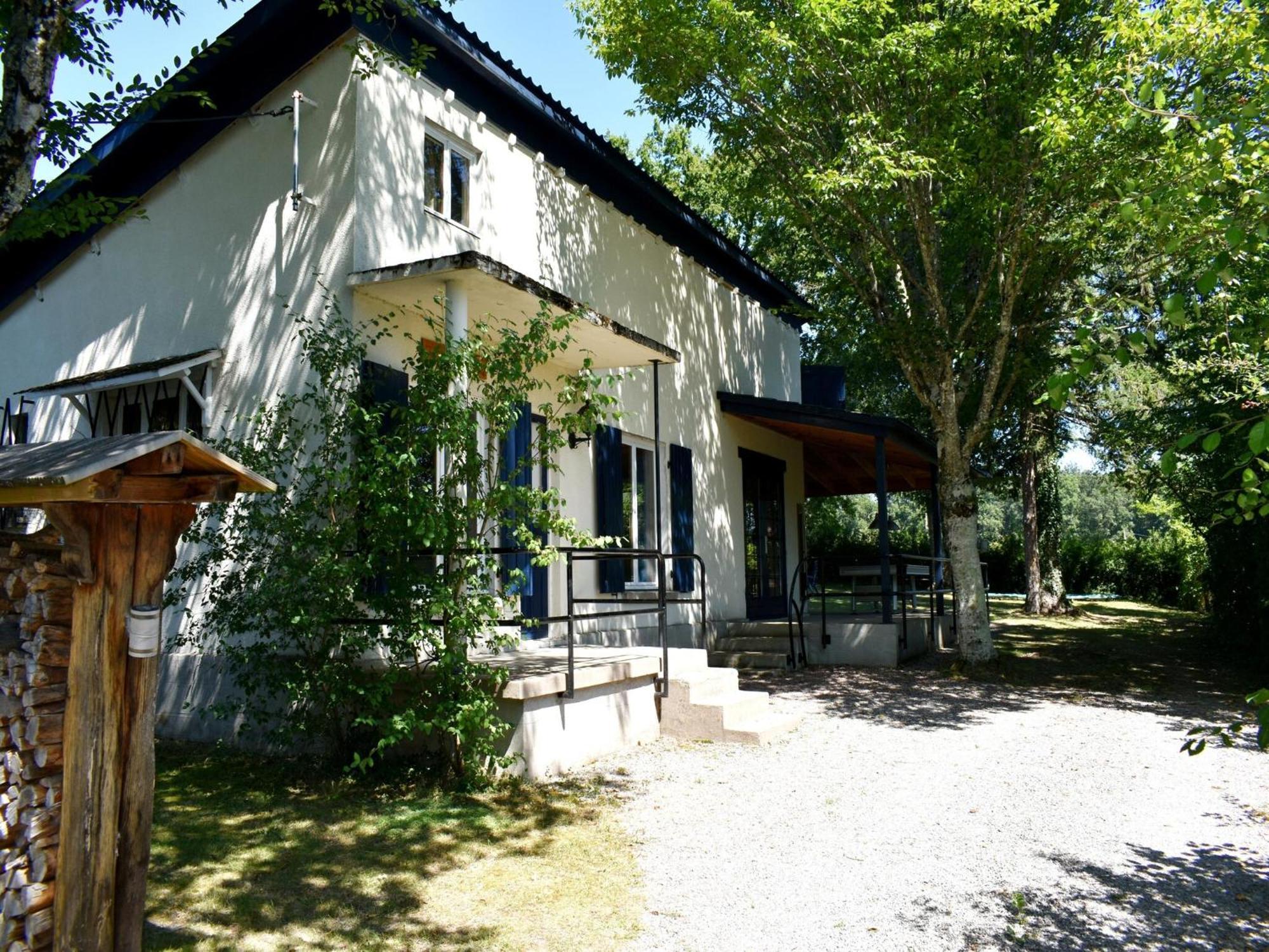 Modern Holiday Home Near The Forest Saint-Honore-les-Bains Exterior foto